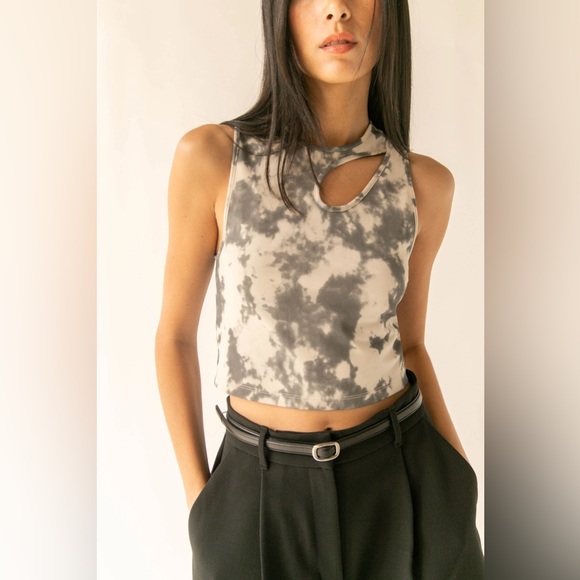 Oak + Fort Cropped Tank With Cut-out - Picture 1 of 3
